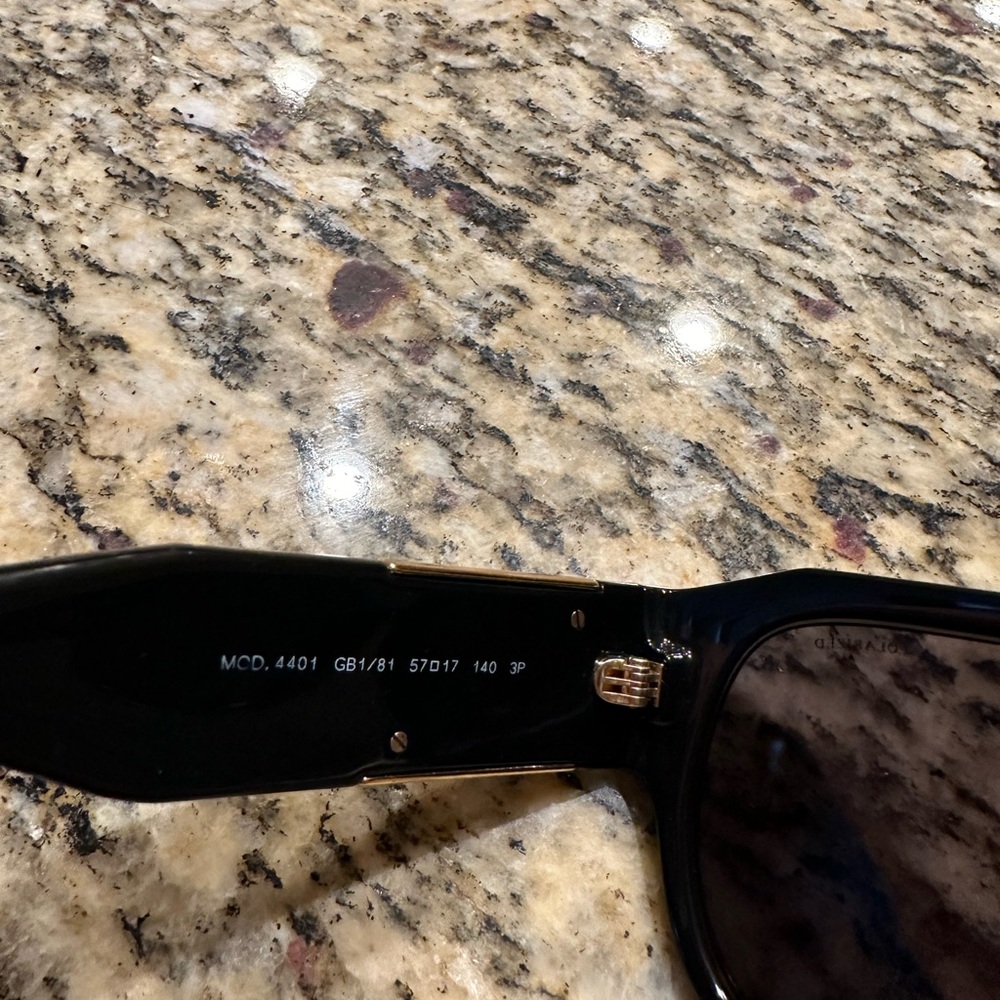 Versace polarized Sunglasses - Picture 4 of 5